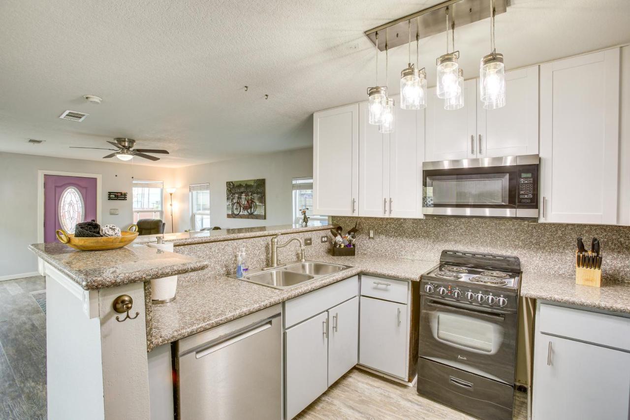 Galveston Cottage About 1 Mi To Beach Pet Friendly! Eksteriør billede
