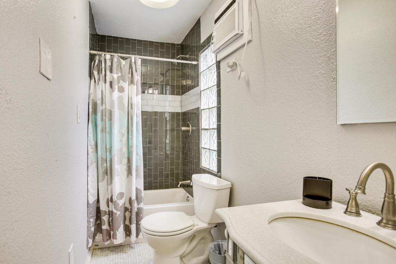 Galveston Cottage About 1 Mi To Beach Pet Friendly! Eksteriør billede