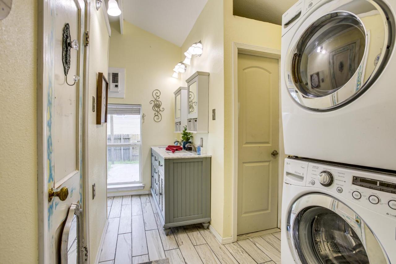 Galveston Cottage About 1 Mi To Beach Pet Friendly! Eksteriør billede